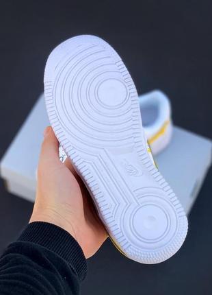 Яскраві кросівки найк з малюнком пчілки белые кроссовки с рисунком nike  air force white yellow bees4 фото