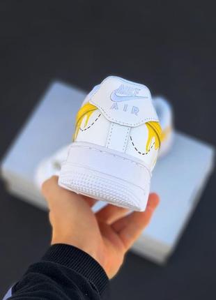 Яскраві кросівки найк з малюнком пчілки белые кроссовки с рисунком nike  air force white yellow bees3 фото