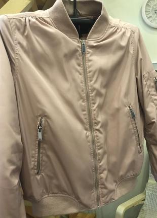 Куртка , вітровка.