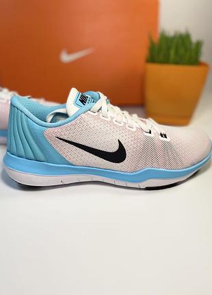 Продам новые женские кроссовки nike