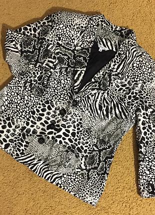 Класний легкий жакет піджак , принт рептилії від m&co