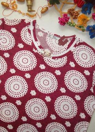 Красивая легкая футболка блуза в орнамент украшена брошкой lin collection2 фото