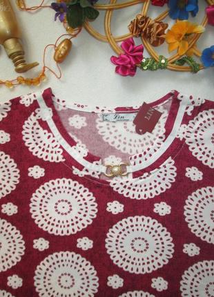 Красивая легкая футболка блуза в орнамент украшена брошкой lin collection3 фото