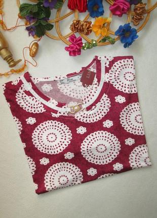 Красивая легкая футболка блуза в орнамент украшена брошкой lin collection7 фото