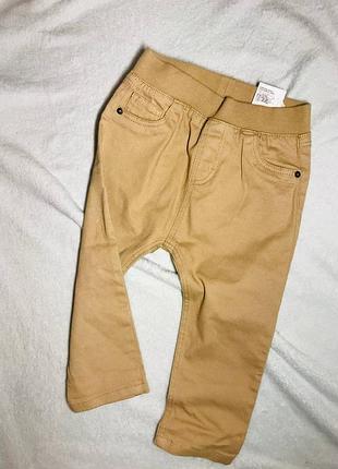 Детские стильные брюки бежевого цвета  от  h&m на мальчика 9-12мес