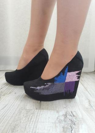 Новые замшевые туфли внутри натур. кожа бренд queen размер 37-37,5-28