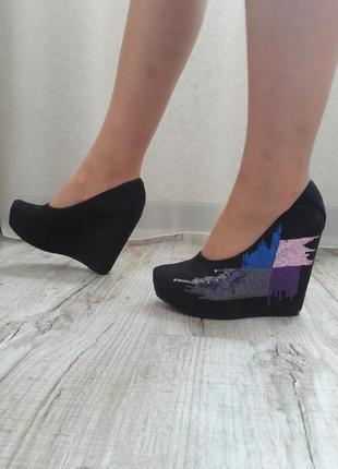Новые замшевые туфли внутри натур. кожа бренд queen размер 37-37,5-282 фото