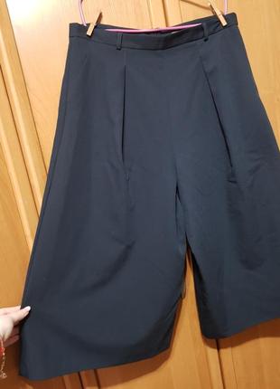 Темные серо-синие кюлоты, укороченные широкие штаны, короткие брюки3 фото