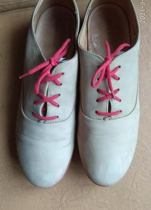 Шкіряні туфлі