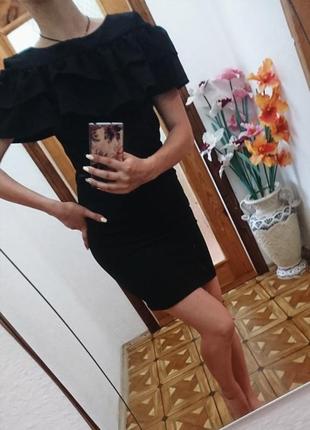 Чорне плаття з воланом2 фото
