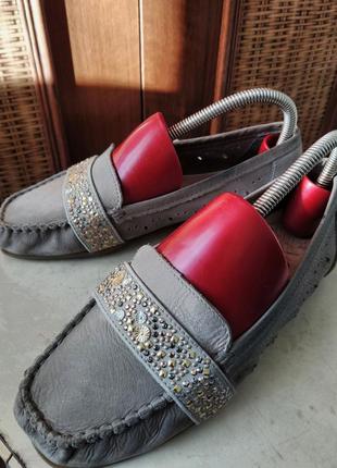 Замшевые туфельки на лето от известного бренда.2 фото
