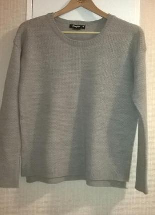 Серый свитер с ассиметричным низом