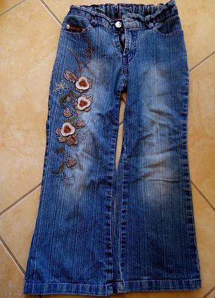 Джинсы для девочки с вышивкой