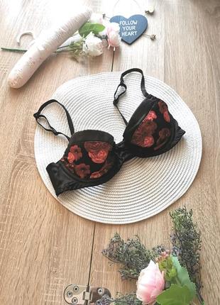 Бюстгальтер атласный маленького размера 70b