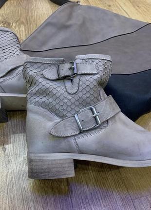 Очень удобные итальянские  кожаные   ботики