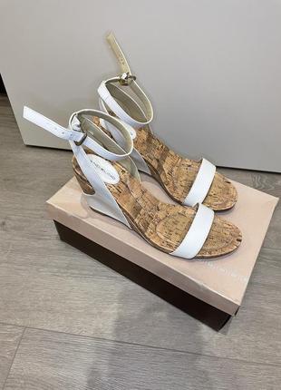 Босоніжки bandolino