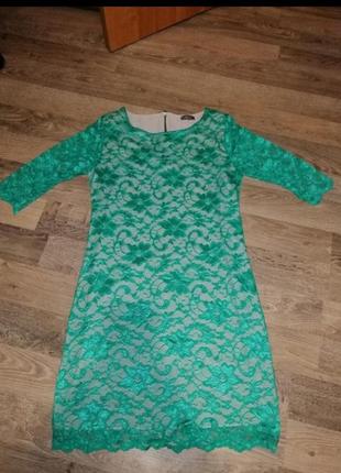Гипюровое зеленое платье