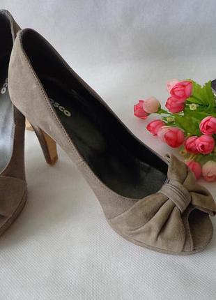 Туфли замшевые с открытым носом