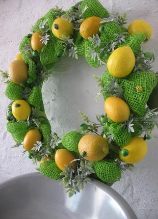 Інтер'єрний вінок з лимонами.