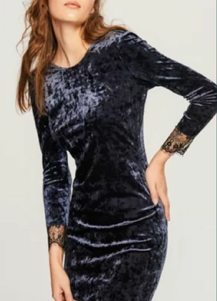 Бархатное платье от reserved с кружевом
