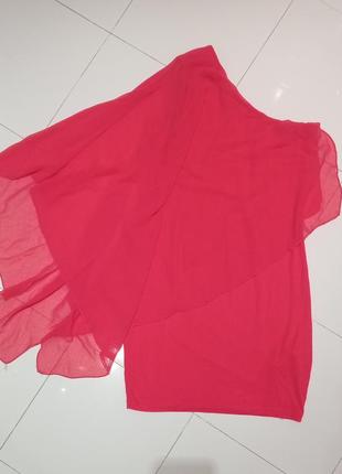 Яркое розовое платье zara с пелериной
