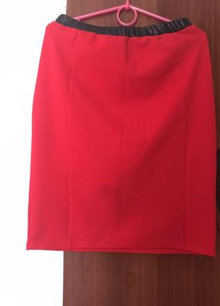 Стильна червона юбка2 фото