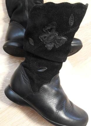 Демисезонные кожаные сапоги на девочку 26 р.clarks