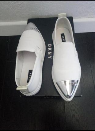 Білі нові кажанные сліпони dkny