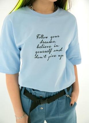 Футболка базовая однотонная отрезной рукав с тестовым принтом девочке рост 140-176