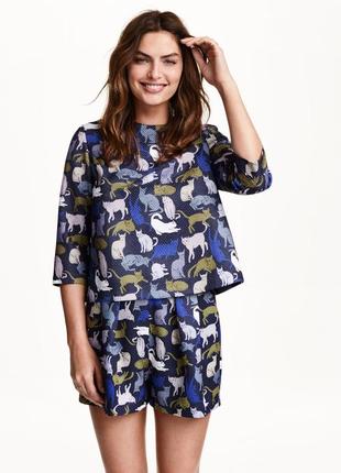 H&m супер стильный плотный костюм новый с бирками кофточка и шорты рисунок со сфинксами