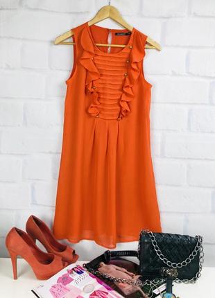 Плаття - сарафан яскравого кольору з рюшем прямого крою10 фото