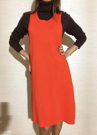Трикотажное  оранжевое платье с вырезом benneton1 фото