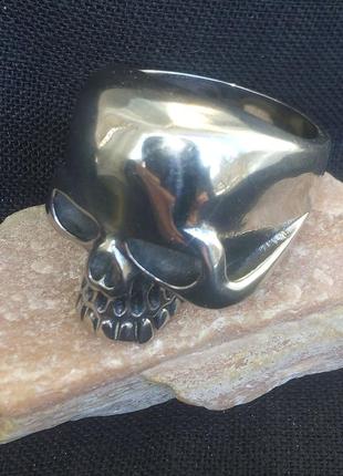 Кольцо с черепом для байкеров