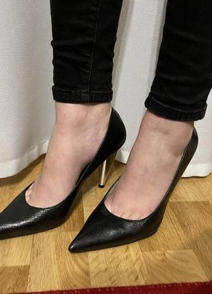 Стильні шкіряні туфлі lulu guinness p.38