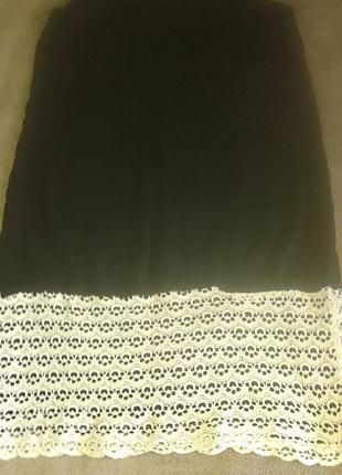 Платье черное с белым кружевом внизу, р..m.