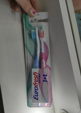 Набір зубних щіток рожева та блакитна eurofresh farmasi