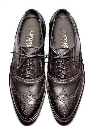 Чорні шкіряні туфлі оксфорди