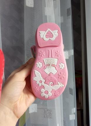 Ніжні біло-рожеві туфлі на дівчинку4 фото