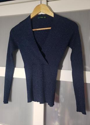 Гольф с глубоким декольте