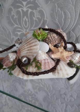 Интерьерная композиция с морскими и океаническими ракушками.
