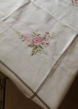 Льняная скатерть с вышивкой 140*180,в наличии расцветки и размеры