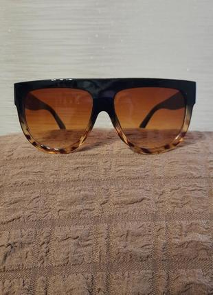 Очки чайного цвета с леопардовым принтом