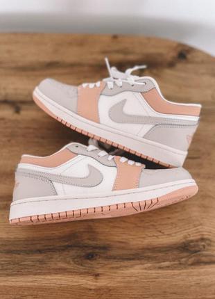 Прекрасные женские кроссовки nike air jordan 1 low серые с белым