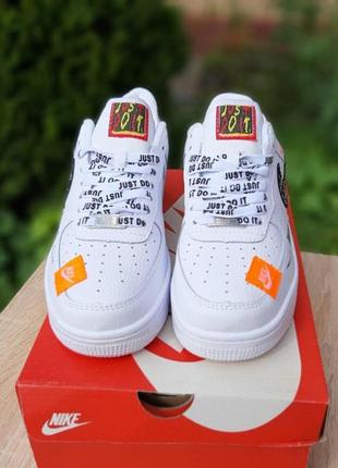 Кроссовки женские nike air force 1 x off-white low just do it pack (белые с нашивками)4 фото