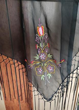 Шикарный, шифоновый платок с вышивкой и кистями2 фото