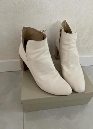 Ботинки ботинки кожаные белые ботильоны бежевые italy 🇮🇹3 фото