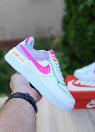 Женские кроссовки nike air force 1 shadow белые с малиновым5 фото