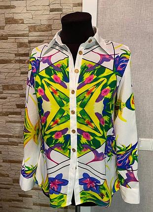 Яркая стильная блузка.