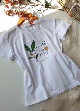 Футболка с нежным принтом