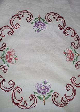 Маленькая льнаная скатерть ручной вышивки1 фото